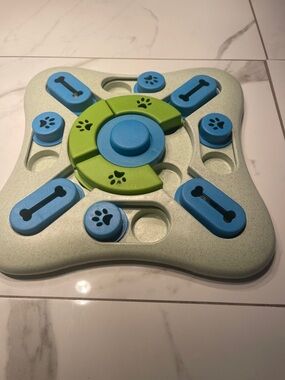 Interactive Dog Puzzle Toy - Blue & Green